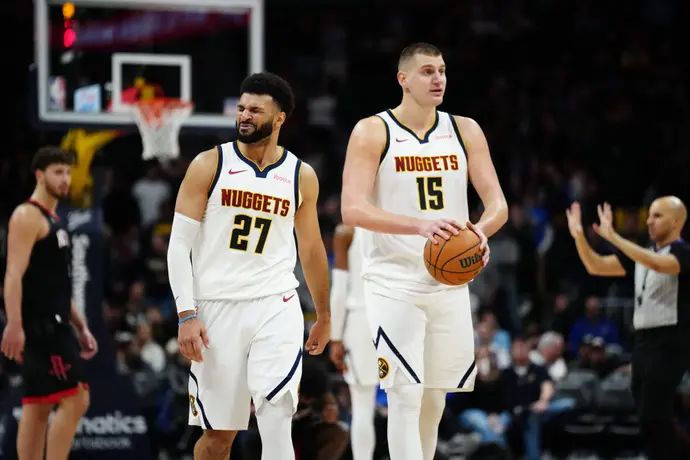 שחקן דנבר נאגטס ג'מאל מארי עם ניקולה יוקיץ'