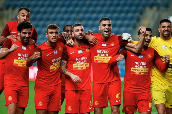 שחקני מ.ס. אשדוד חוגגים שער של שלומי אזולאי