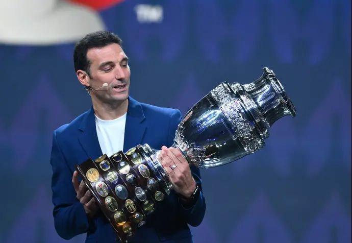 מאמן נבחרת ארגנטינה ליונל סקאלוני בהגרלת קופה אמריקה 2024