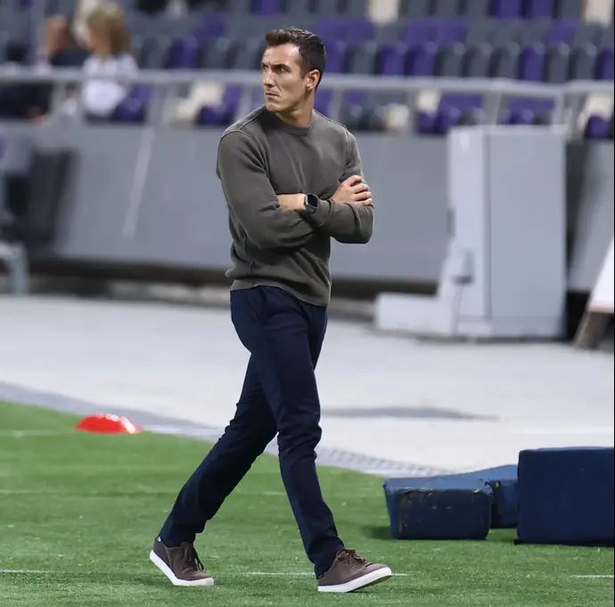 מאמן הפועל תל אביב בורחה למה