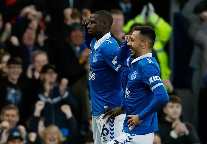 עבדולאי דוקורה חוגג שער של אברטון