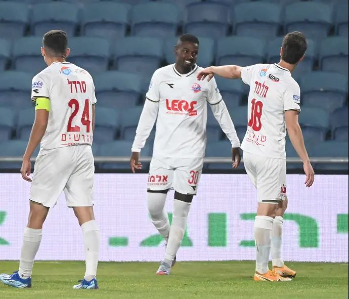 עודד צוקול שחקן הפועל חיפה חוגג שער