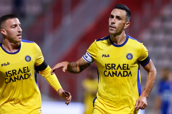 ערן זהבי שחקן מכבי תל אביב חוגג שער