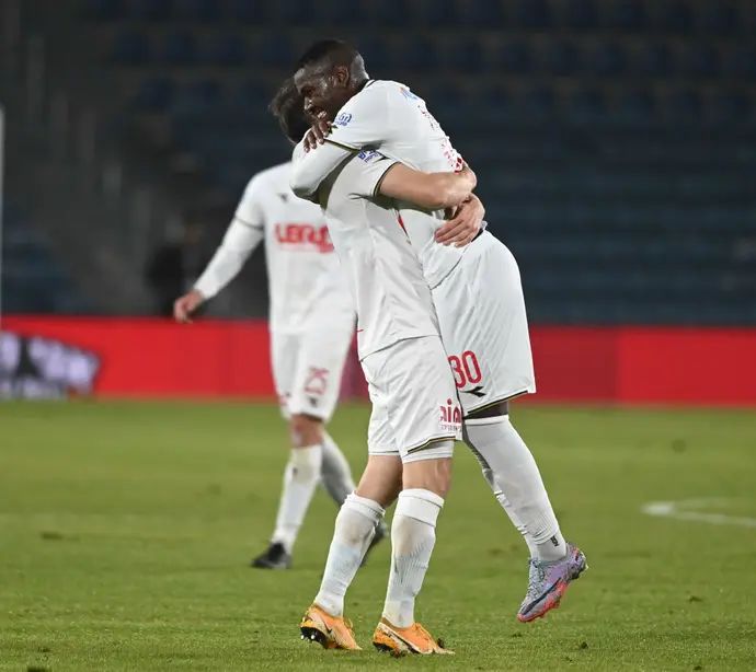 גיא מלמד עם עודד צוקול אחרי ניצחון הפועל חיפה