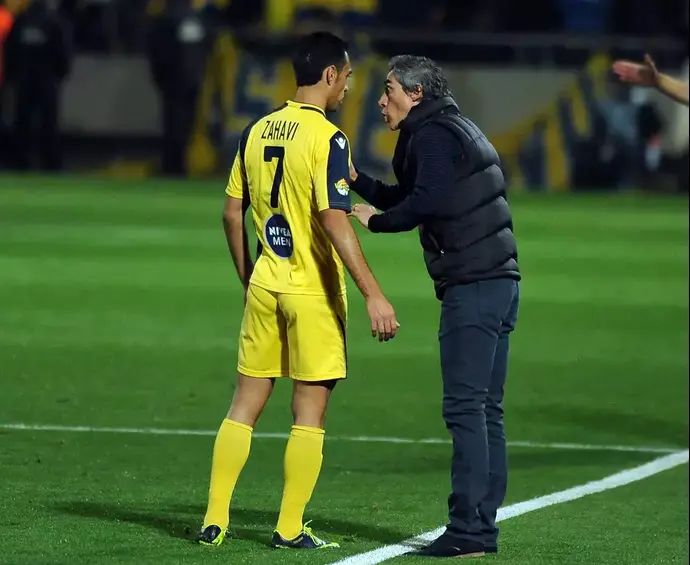 פאולו סוזה מאמן מכבי תל אביב עם ערן זהבי