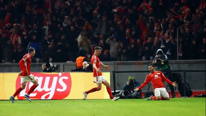 שחקני אוניון ברלין חוגגים עם קווין פולאנד