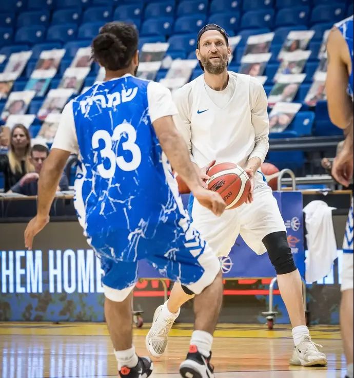 דורון שפר במשחק של נבחרת הוותיקים