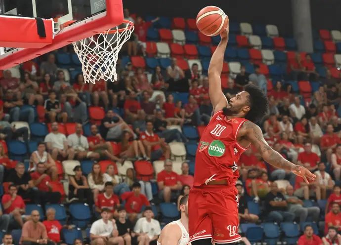 ברייאן אנגולה, שחקן הפועל תל אביב