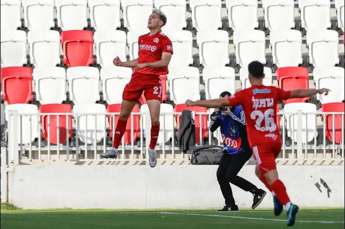 שחקן הפועל תל אביב עומר סניור