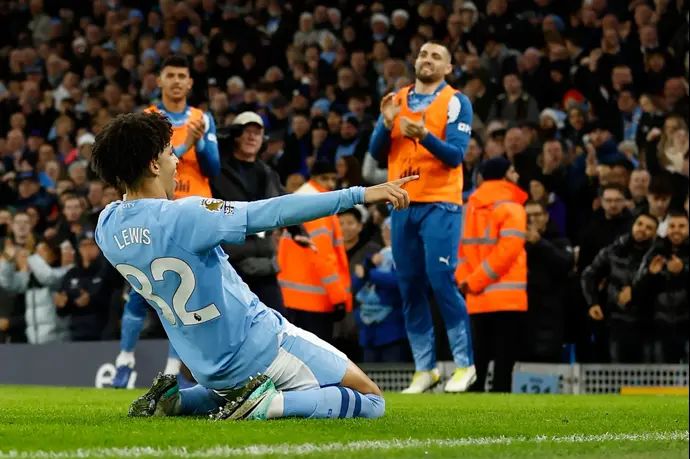 ריקו לואיס חוגג שער לזכות מנצ'סטר סיטי