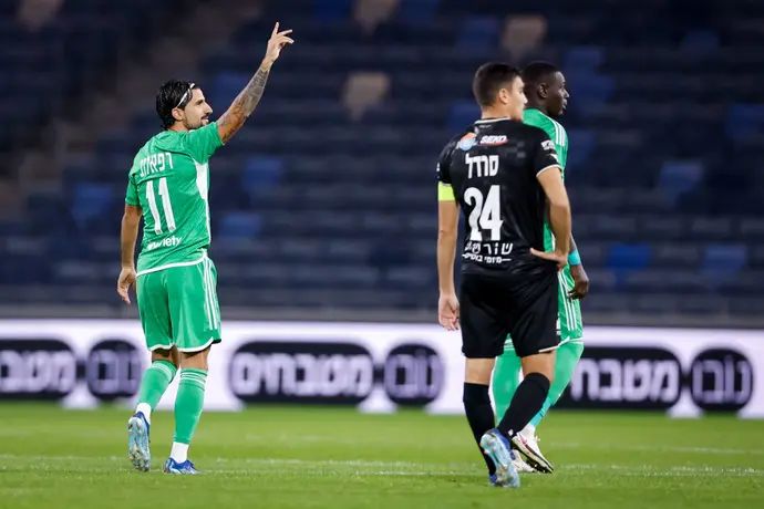 ליאור רפאלוב שחקן מכבי חיפה חוגג שער