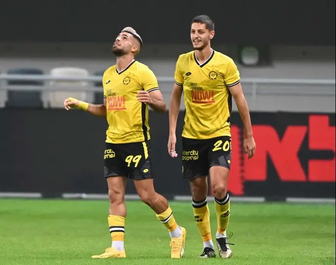 איתמר שבירו מכבי נתניה עם אחמד סלמן