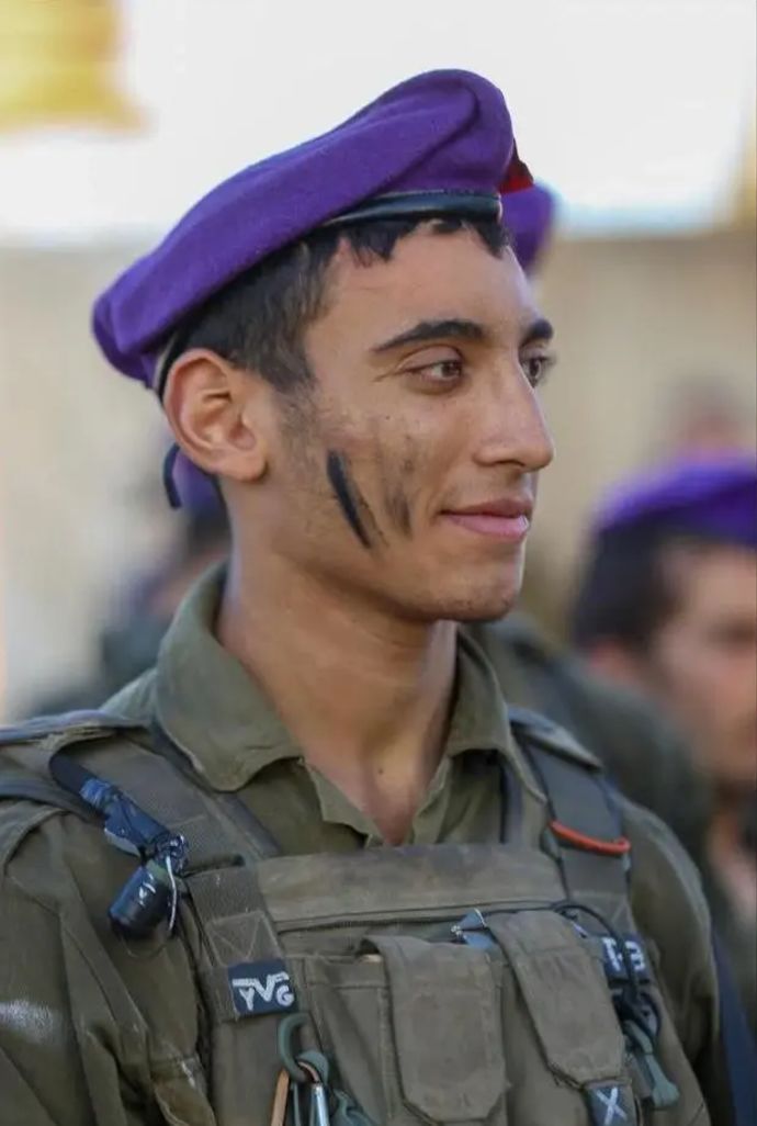 סרן ירין גהלי, מרחובות, מפקד מחלקה בסיירת גבעתי, נפל בקרב בדרום רצועת עזה, בן 22 בנופלו.