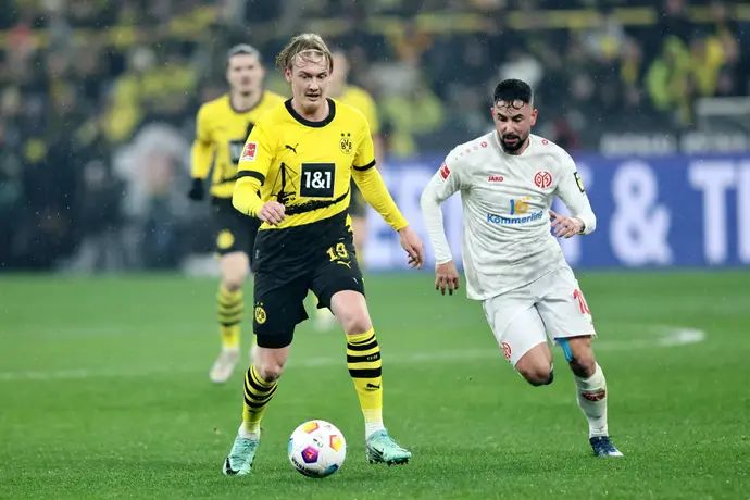 שחקן בורוסיה דורטמונד, יוליאן בראנדט, מול שחקן מיינץ, מרקו ריכטר