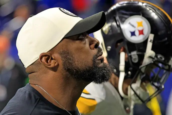 מייק טומלין במשחק ההפסד של פיטסבורג באינדיאנפוליס. בדרך החוצה אחרי 16 שנה?