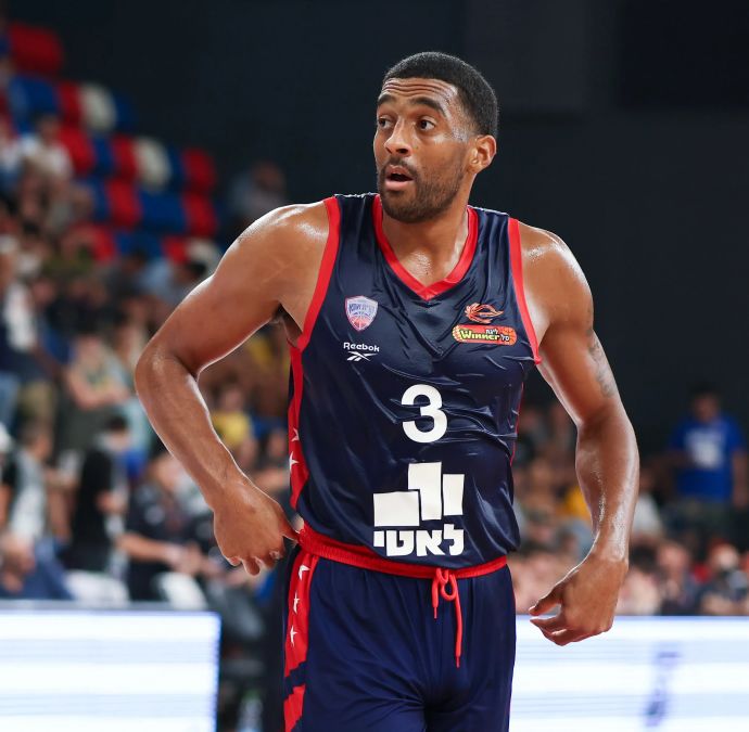 אמין סטיבנס, עירוני קרית אתא