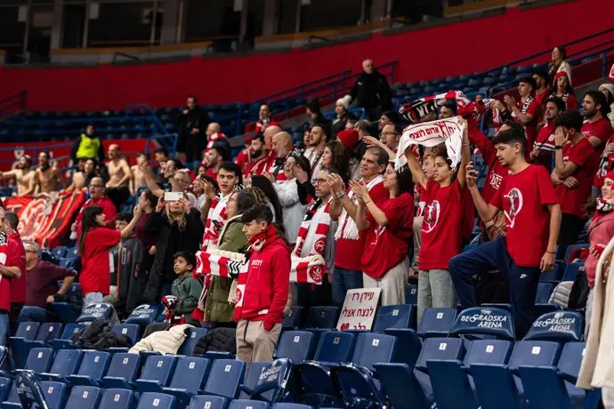 אוהדי הפועל תל אביב בבלגרד