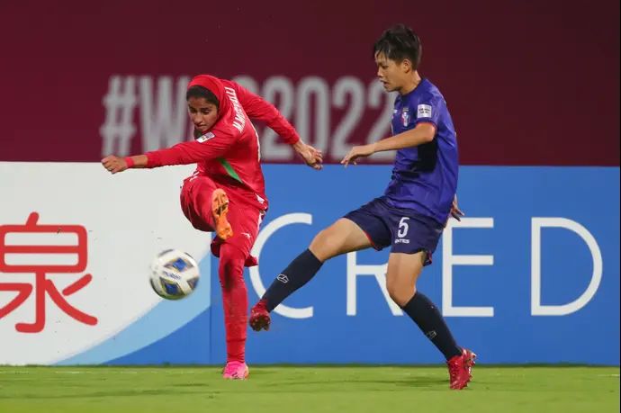 שחקנית נבחרת איראן (באדום), מליקה מוהמדי