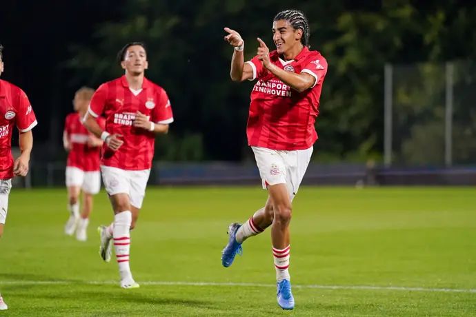 תאי עבד שחקן מילואי פ.ס.וו איינדהובן