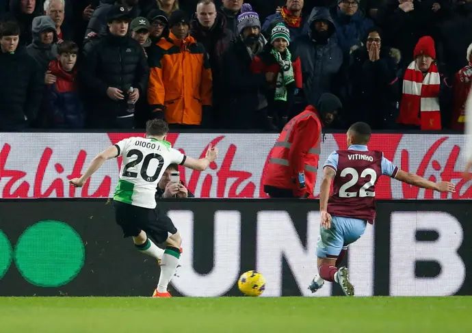 דיוגו ז'וטה שחקן ליברפול כובש מול ברנלי