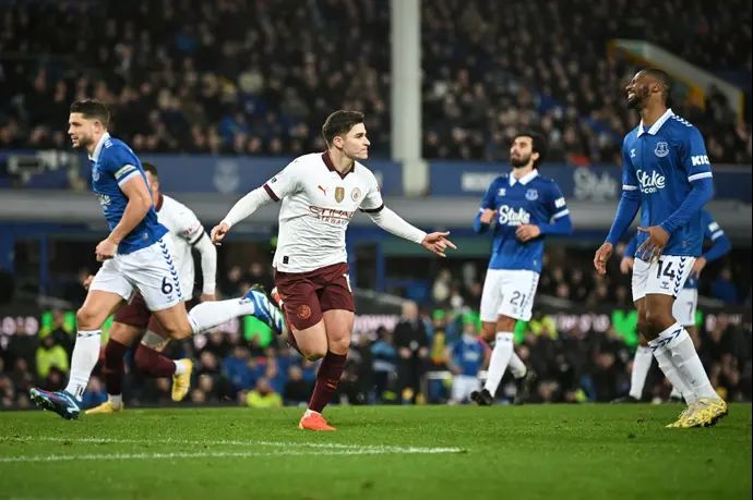 חוליאן אלברס מנצ'סטר סיטי