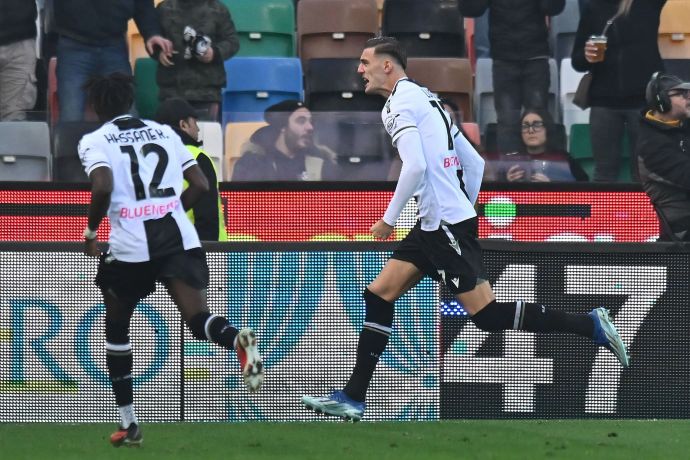 לורנצו לוקה שחקן אודינזה חוגג שער