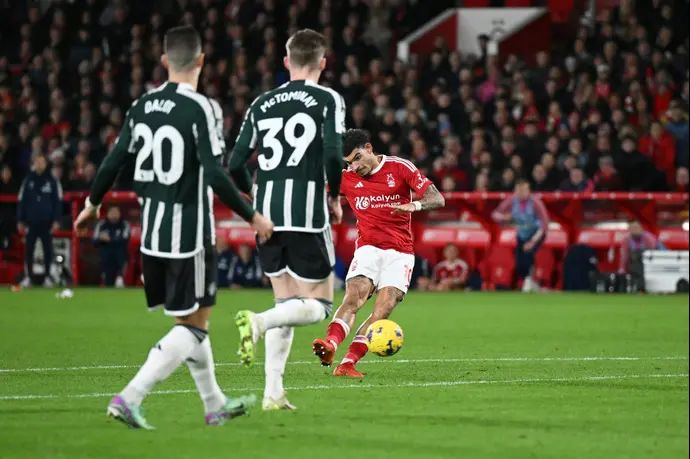 מורגן גיבס-ווייט נוטינגהאם פורסט