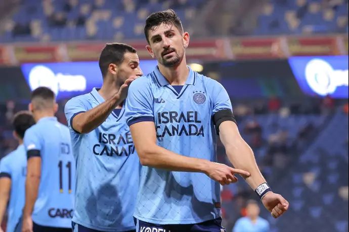 שחקן מכבי תל אביב עידן נחמיאס חוגג עם סרט לזכר חברו שי טרמין