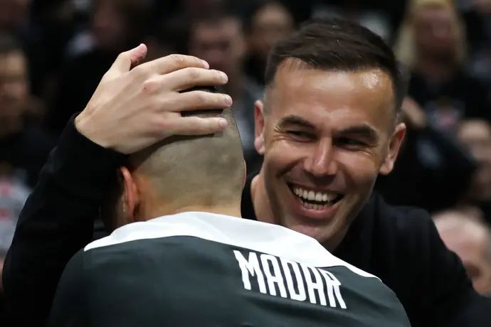 ביברס נאתכו עם ים מדר