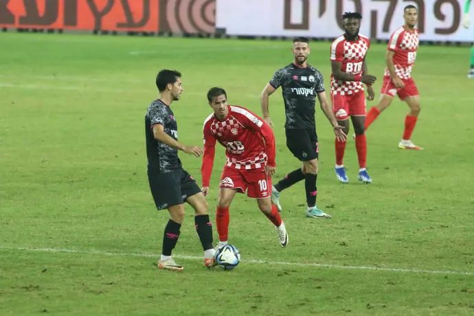 מריאנו באריירו הפועל באר שבע לצד סמי בוראר הפועל חדרה