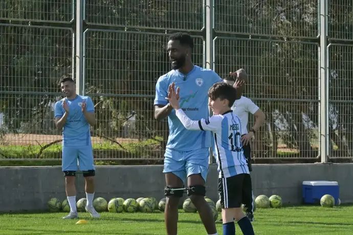 נווה שהם ששוחרר משבי חמאס עם אלי דסה, קפטן נבחרת ישראל בכדורגל