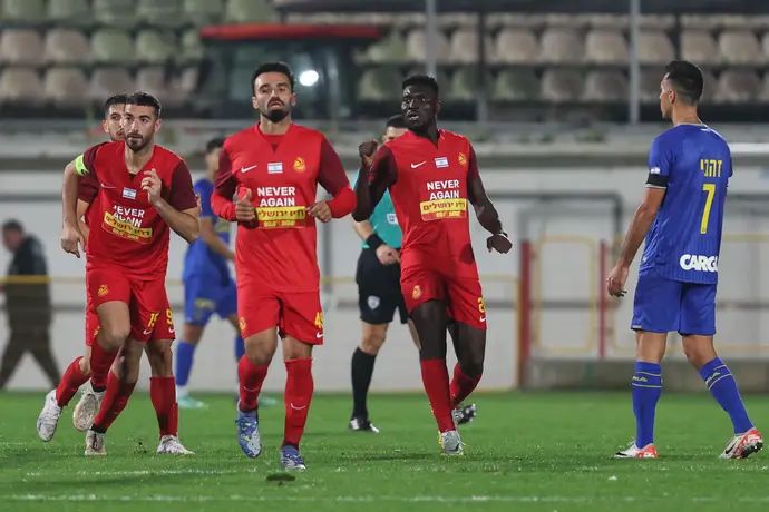 אבנעזר ממאטה, שחקן מ.ס. אשדוד חוגג