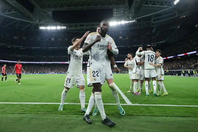 אנטוניו רודיגר חוגג שער ניצחון לזכות ריאל מדריד