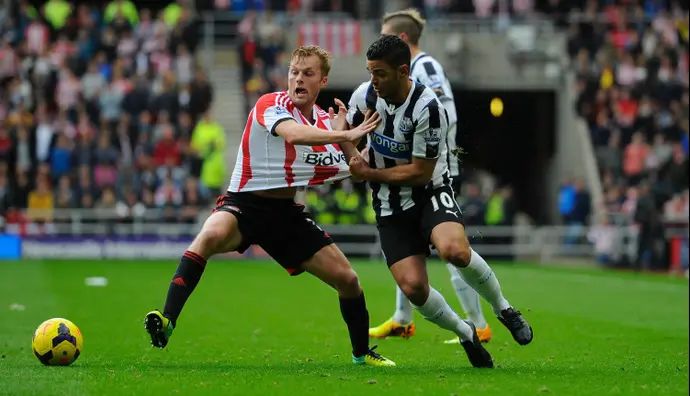 חאתם בן ארפה ניוקאסל לצד דוידה סנטון סנדרלנד