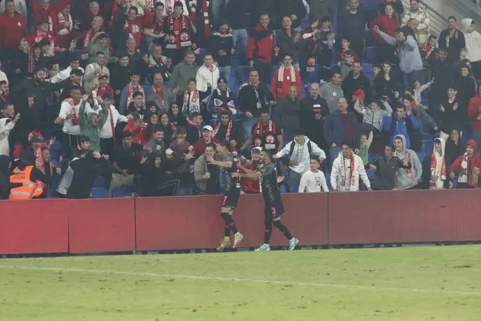 אנטוניו ספר חוגג עם הראל שלום הפועל באר שבע