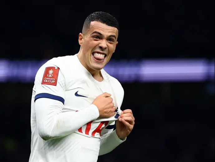 פדרו פורו, שחקן טוטנהאם חוגג