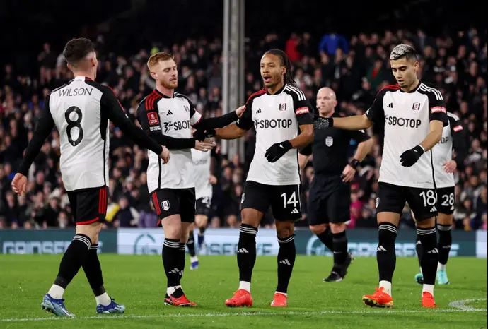 שחקני פולהאם חוגגים