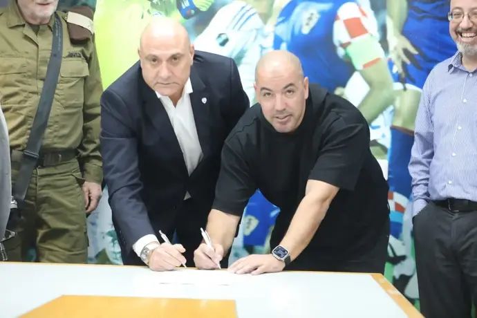 יו"ר ההתאחדות לכדורגל שינו זוארץ עם משה בוחבוט