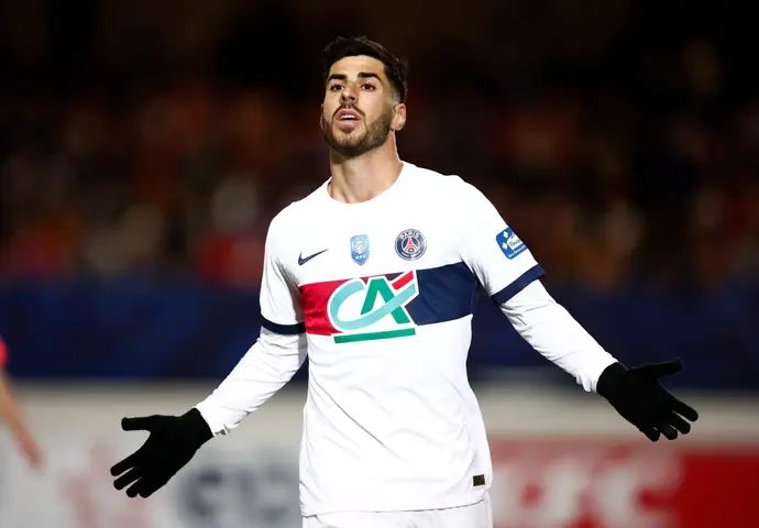 מרקו אסנסיו שחקן פריז סן ז'רמן חוגג שער