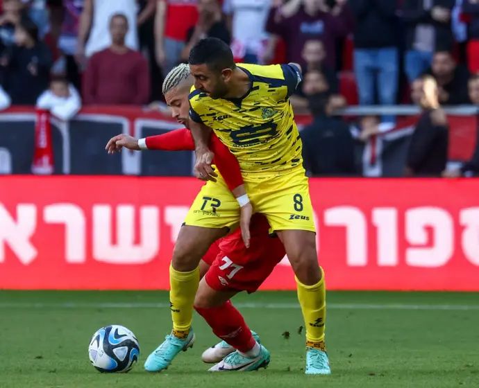 מרואן קבהא שחקן מכבי בני ריינה מול רותם חטואל שחקן הפועל באר שבע