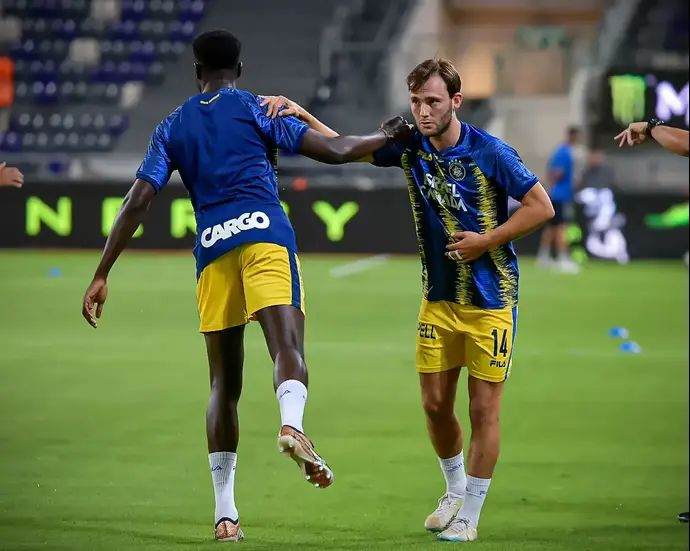 שחקן מכבי תל אביב, יוריס ואן אובריים