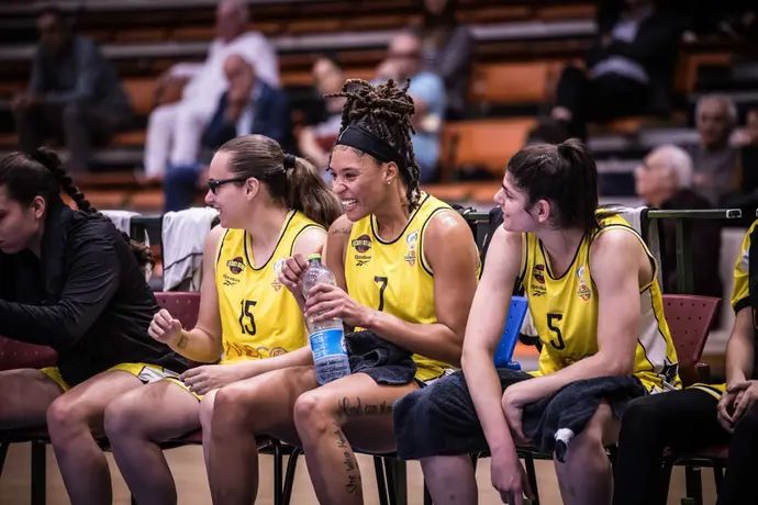 ג'ני סימס, שחקנית אליצור רמלה