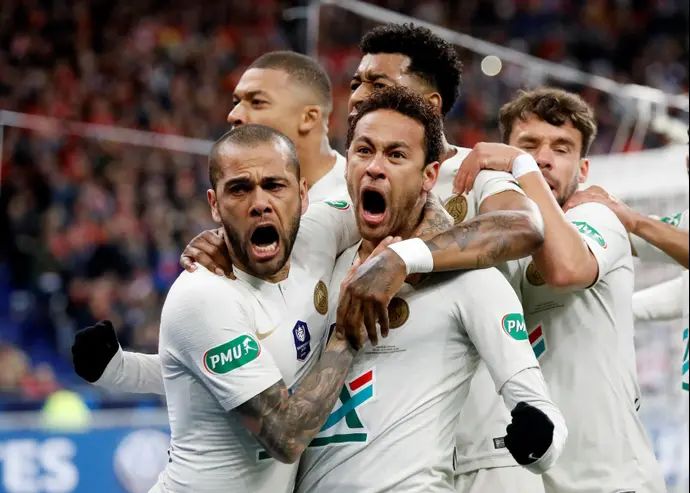 ניימאר, דני אלבס שחקני פריס סן ז'רמן חוגגים