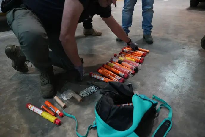 אמצעים פירוטכניים שנמצאו על אוהדי מכבי חיפה