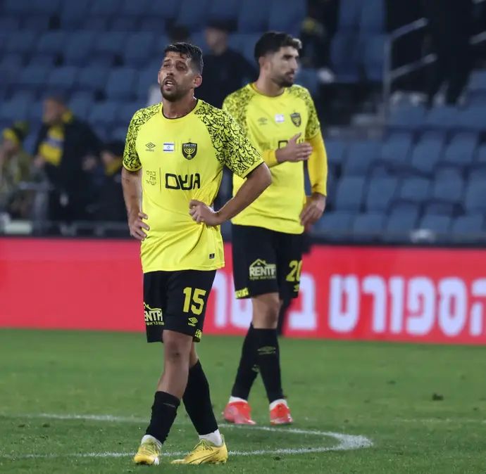 דור מיכה שחקן בית"ר ירושלים מאוכזב