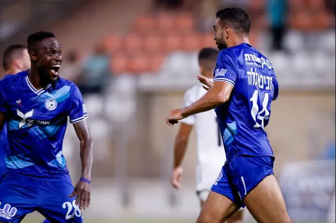 והיב חביבאללה שחקן עירוני טבריה חוגג שער