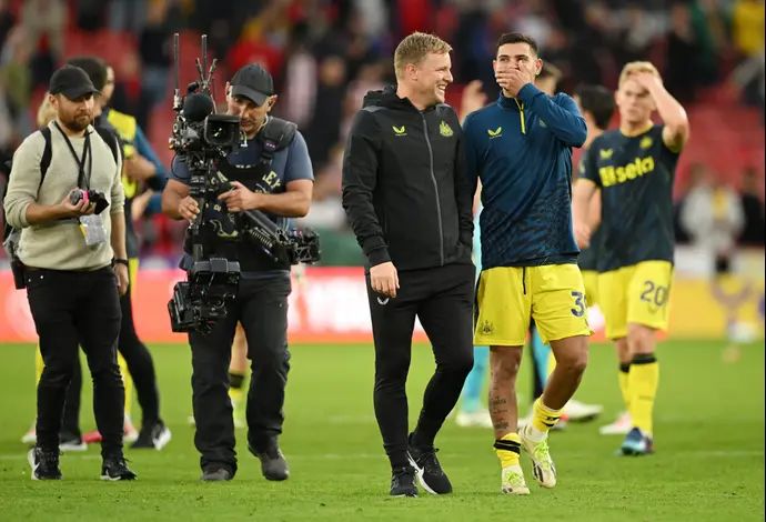 ברונו גימראייש לצד מאמן ניוקאסל אדי האו