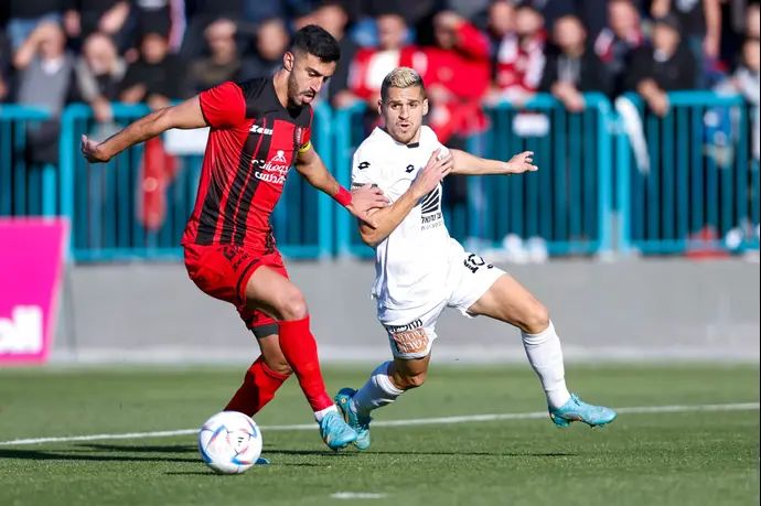 אמיר עגייב, שחקן בני יהודה, מול עמיד מחאג'נה, הפועל אום אל פאחם