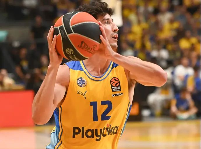 שחקן מכבי תל אביב ג'ון דיברתולומאו