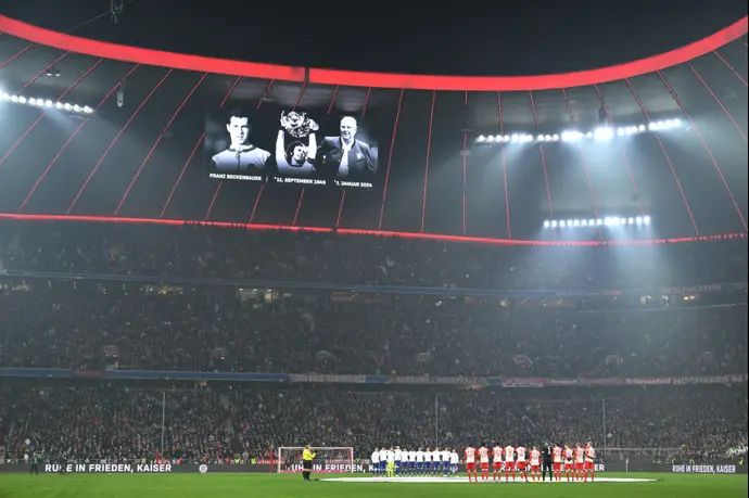 טקס לזכרו של פרנץ בקנבאואר לפני המשחק של באיירן מינכן נגד הופנהיים